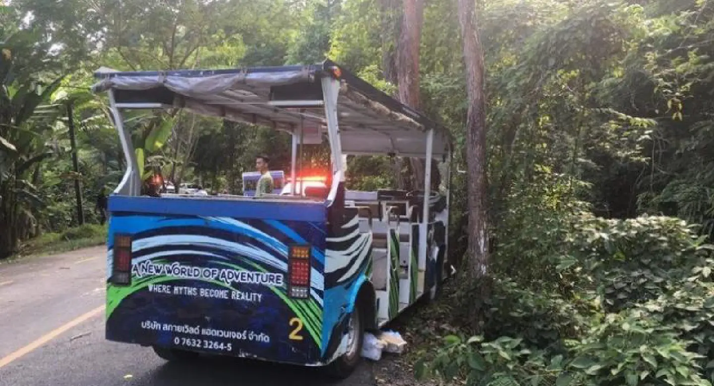 Ten injured in vehicle crash en route to Hanuman World Ten injured in vehicle crash en route to Hanuman World