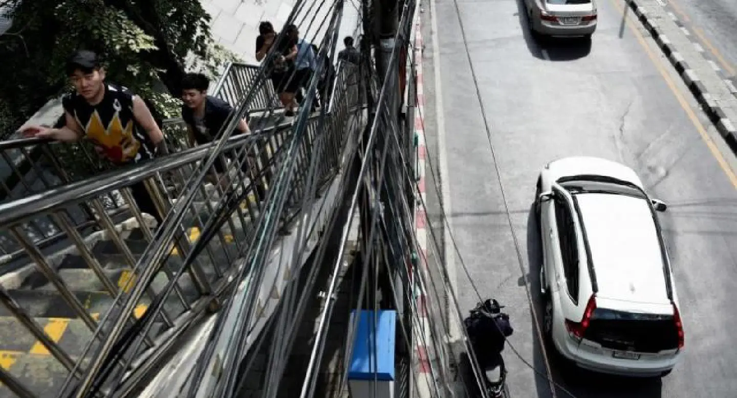 Knot a problem: Thai capital tackles street cables