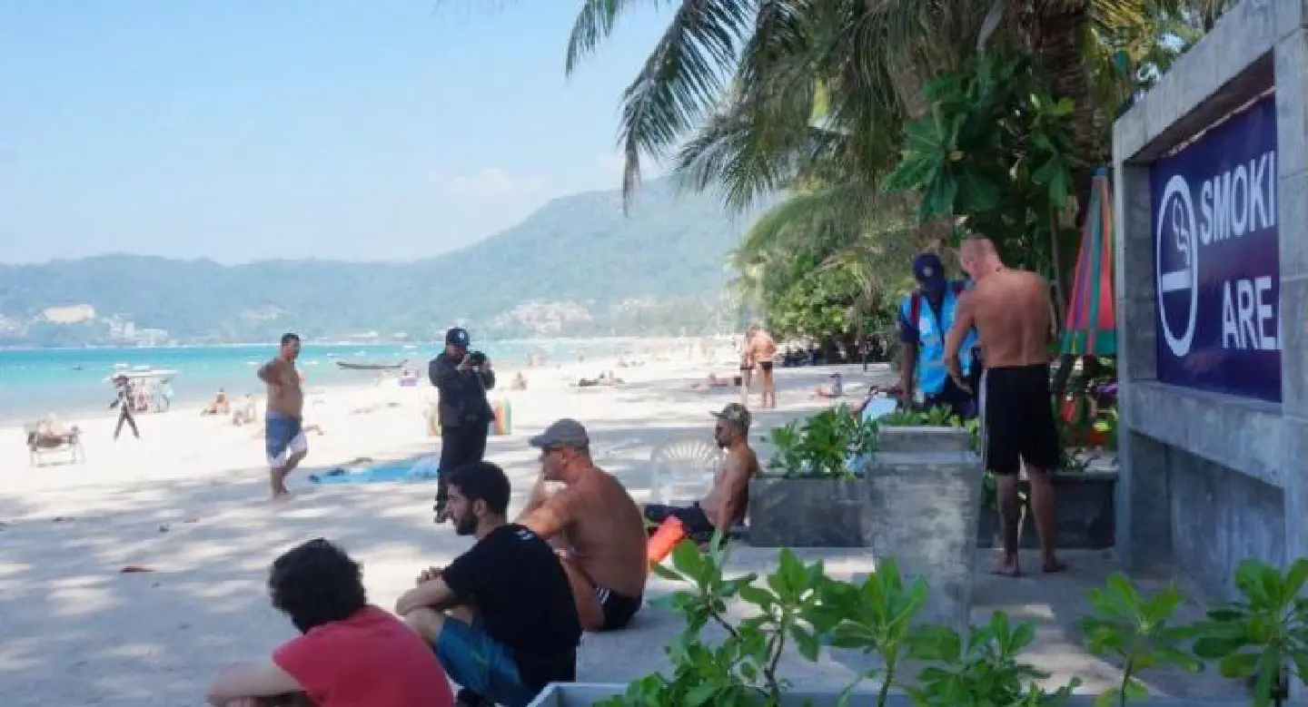 Smoking to be stubbed out on Thai beaches Smoking to be stubbed out on Thai beaches