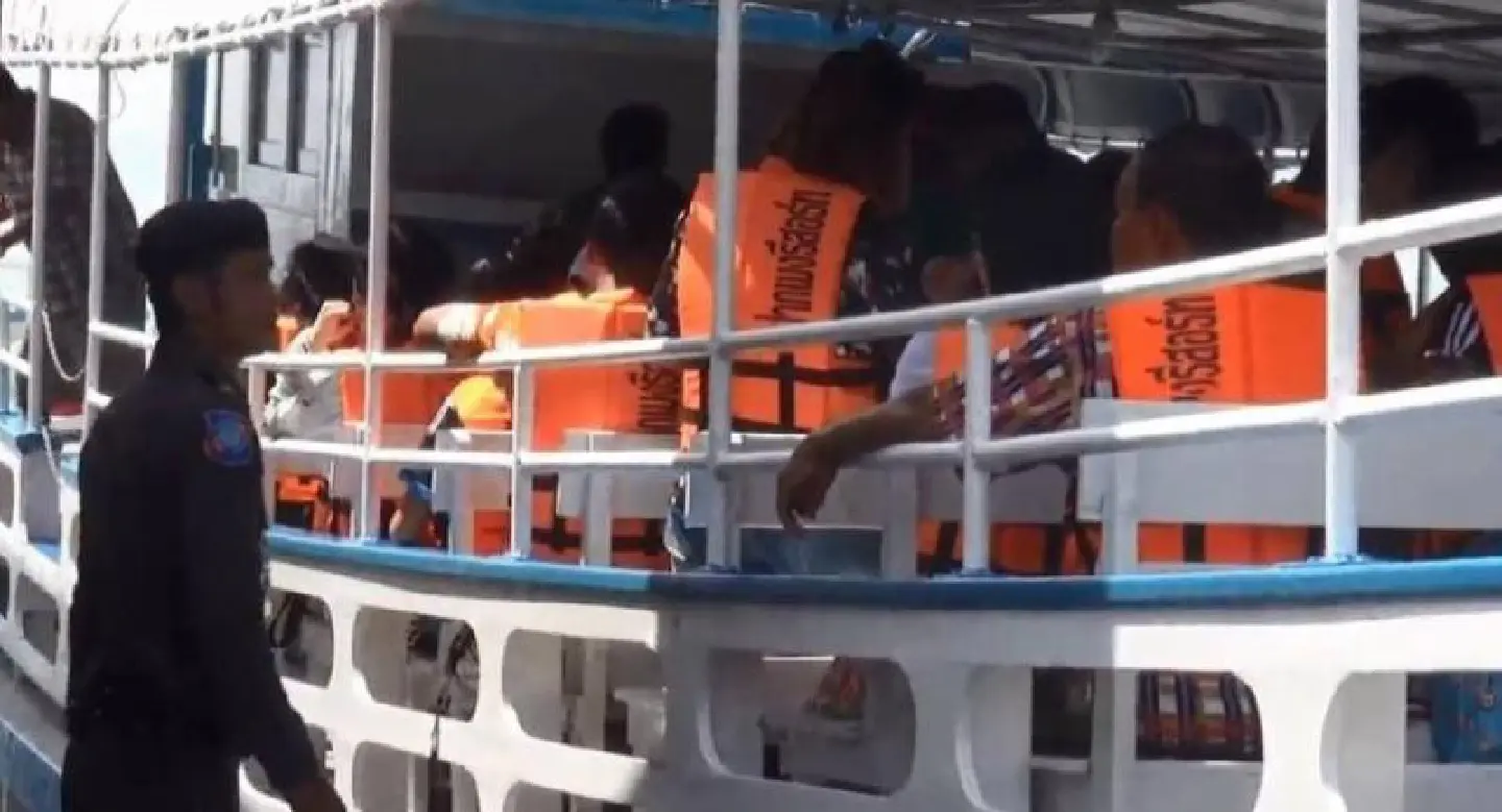 Police wait to interview injured driver of exploding tourist boat