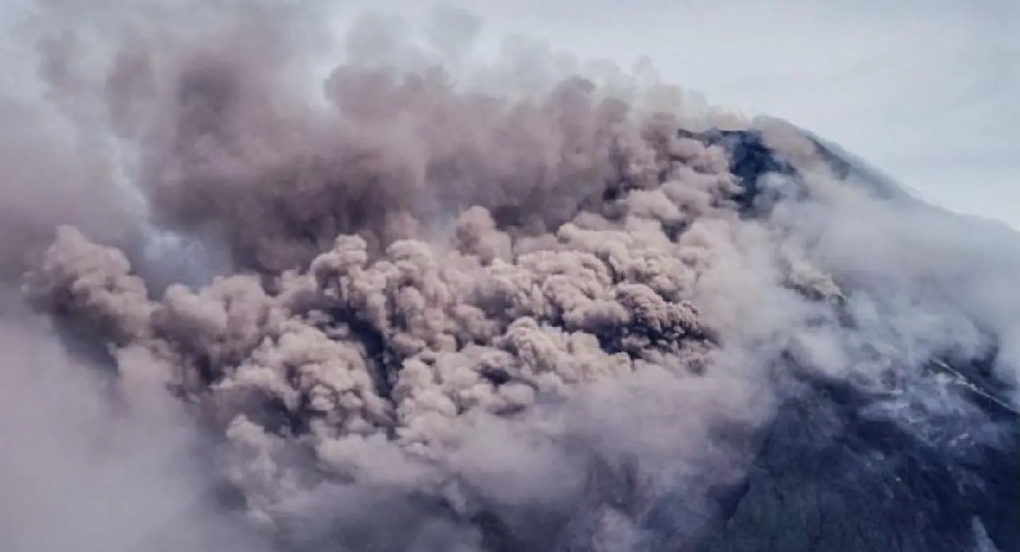 Thousands more evacuate as eruption of Mt. Mayon looms Thousands more evacuate as eruption of Mt. Mayon looms