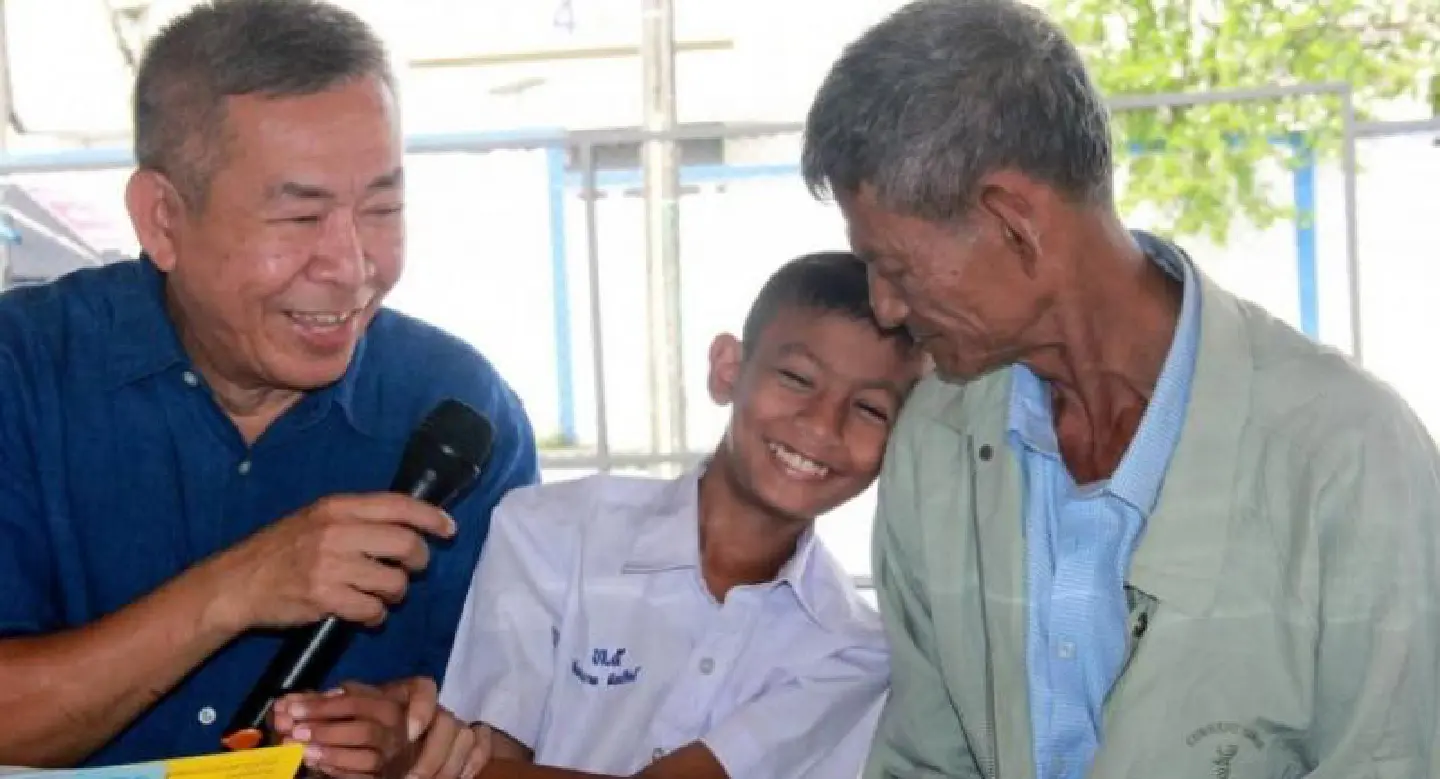 Donations pour in for father, son living in tuk-tuk in Songkhla