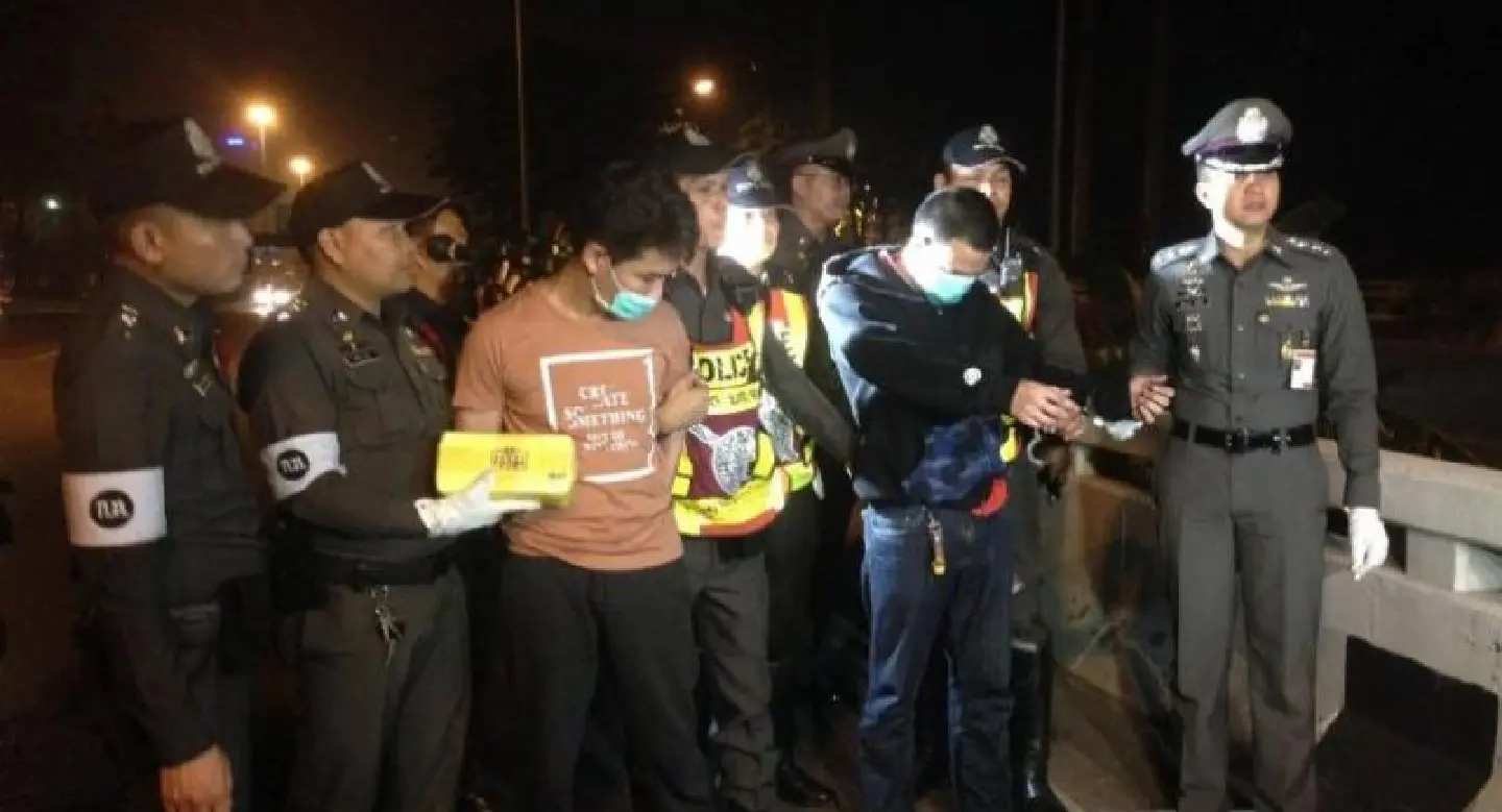 Suspects tried to ditch illegal drugs: police Suspects tried to ditch illegal drugs: police