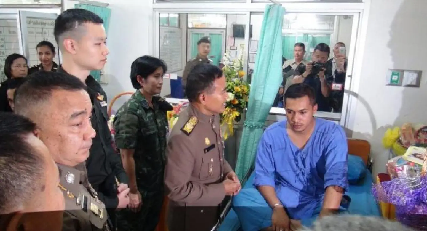 His Majesty sends gifts to troops, police in deep South His Majesty sends gifts to troops, police in deep South