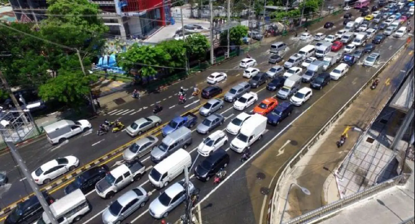 Parts of Lat Phrao Road to be closed for Yellow Line construction Parts of Lat Phrao Road to be closed for Yellow Line construction