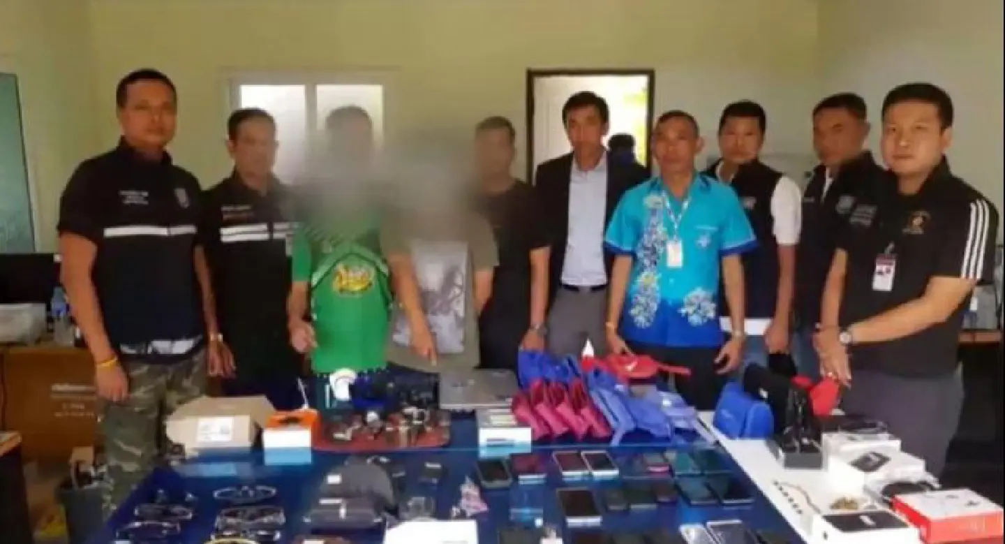 Baggage handlers arrested over thefts at Phuket airport Baggage handlers arrested over thefts at Phuket airport