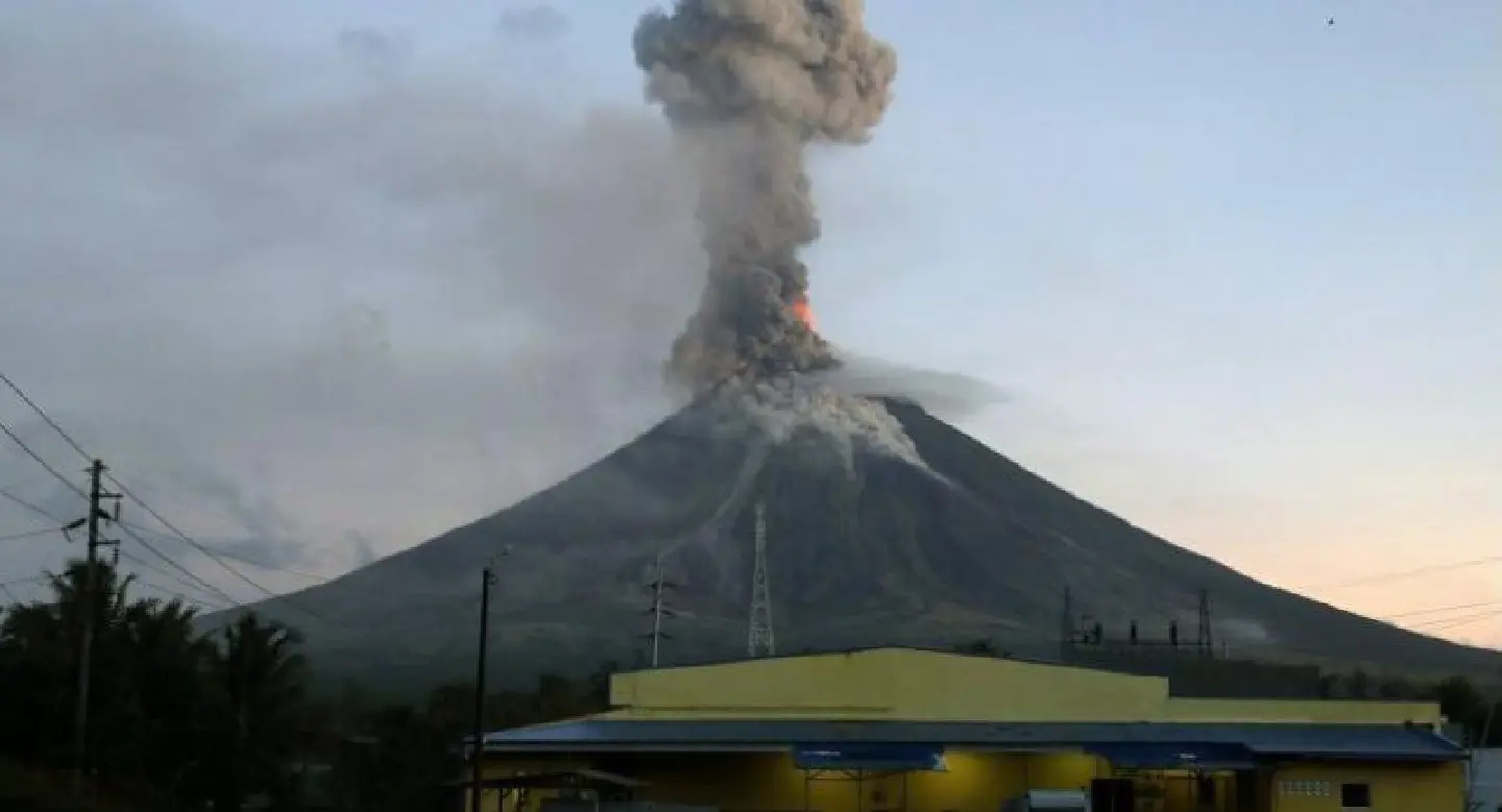 Volcano warning for Thais in Philippines Volcano warning for Thais in Philippines