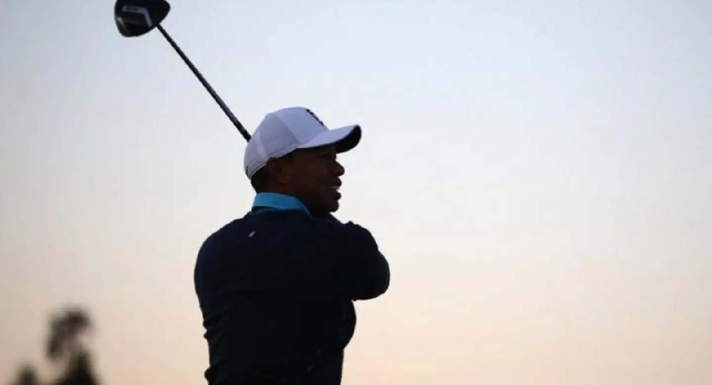 Woods makes cut with closing birdie at Torrey Pines Woods makes cut with closing birdie at Torrey Pines