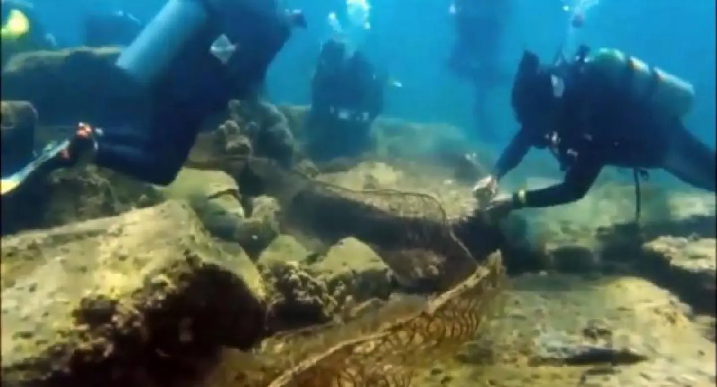 Seabed clean-up yields 500kg of garbage Seabed clean-up yields 500kg of garbage