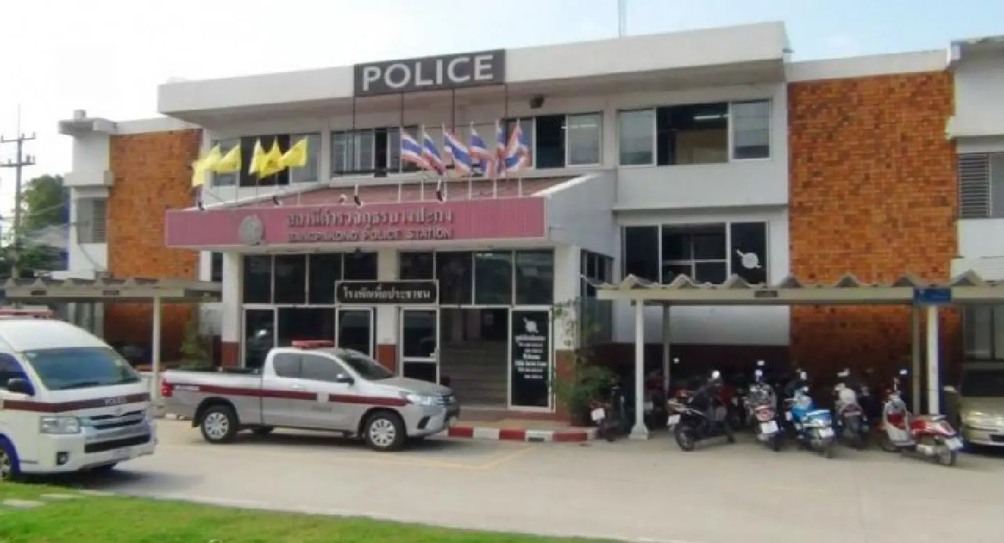 Police and soldiers hunt for bank robbers in Chachoengsao Police and soldiers hunt for bank robbers in Chachoengsao
