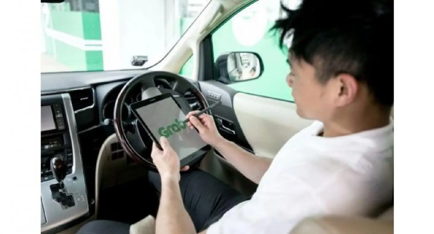 Samsung partners with Grab for growing ride-hailing market in SE Asia Samsung partners with Grab for growing ride-hailing market in SE Asia