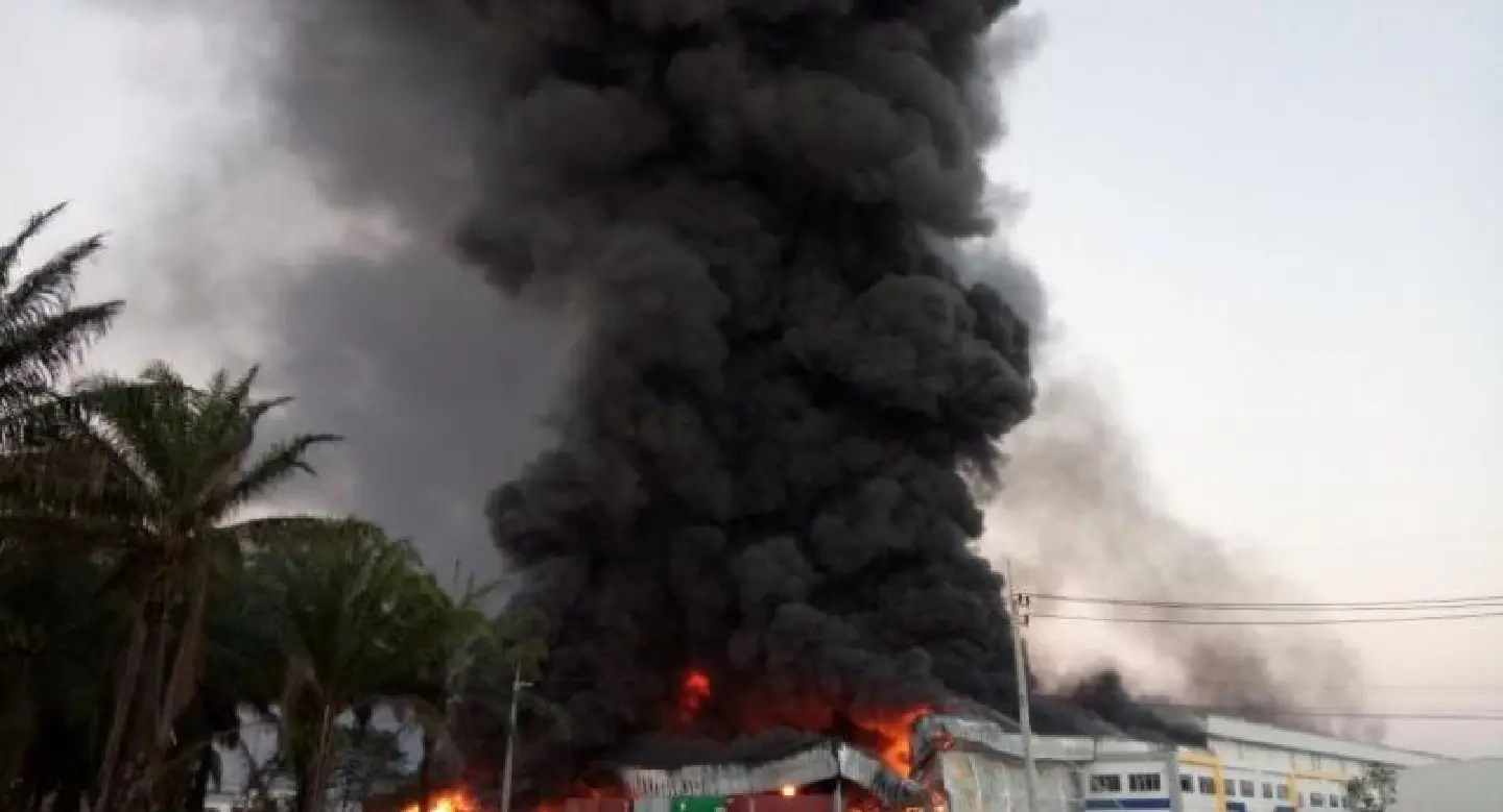 Thick smoke visible for kilometres as massive factory burns