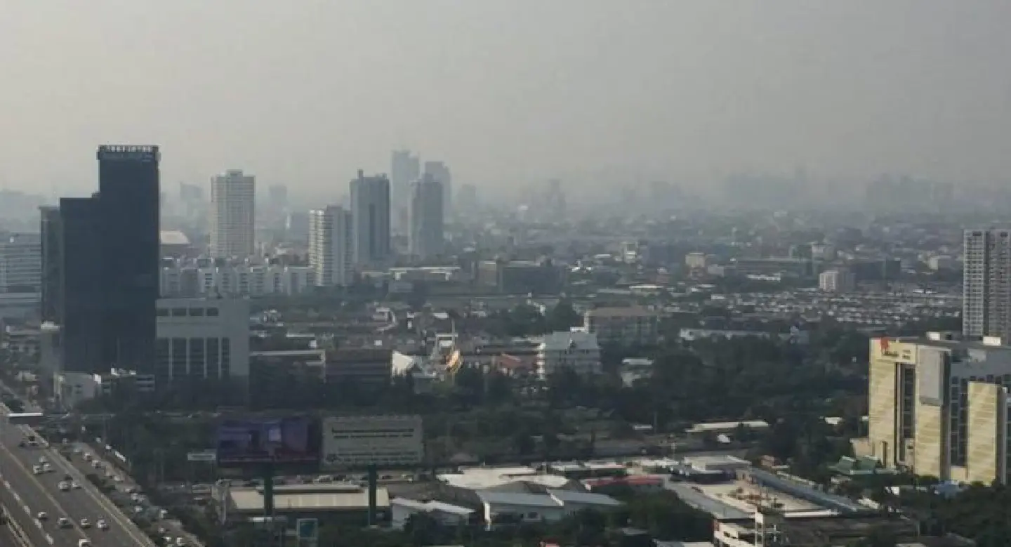 Vulnerable people told to avoid outdoor activities as air pollution breaks safe limits Vulnerable people told to avoid outdoor activities as air pollution breaks safe limits