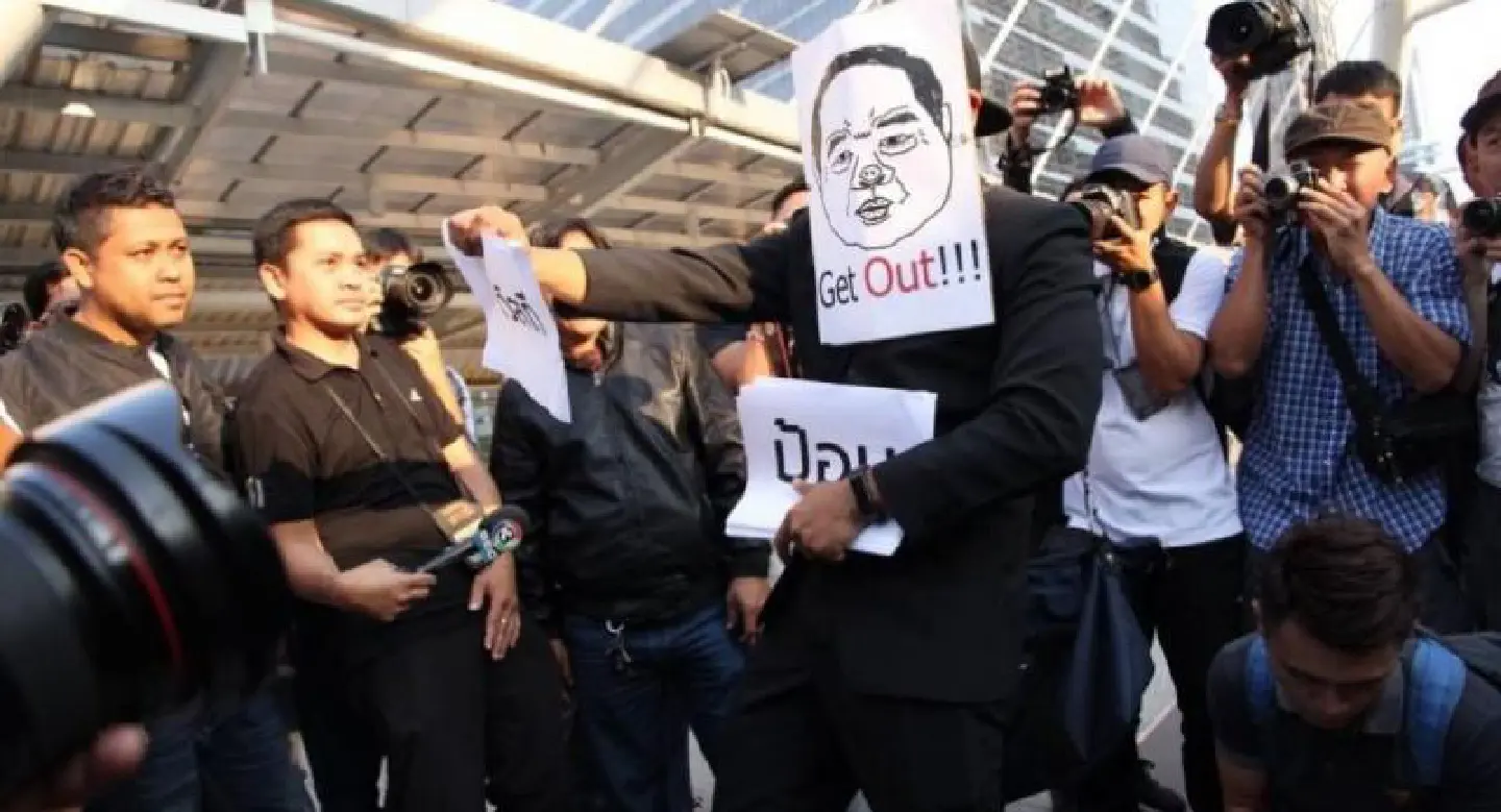 Activist’s Skywalk satire cut short by police Activist’s Skywalk satire cut short by police