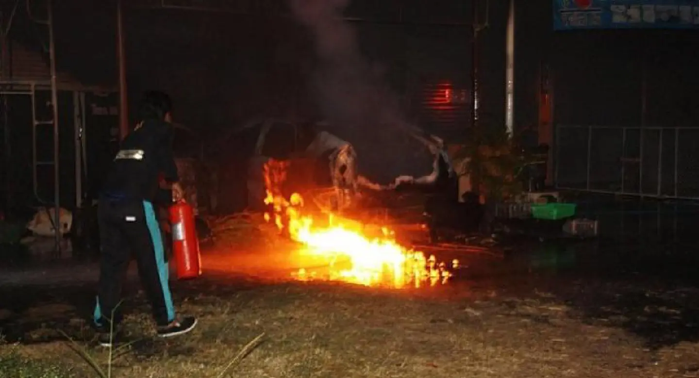 Fire destroys hybrid car in Phayao Fire destroys hybrid car in Phayao