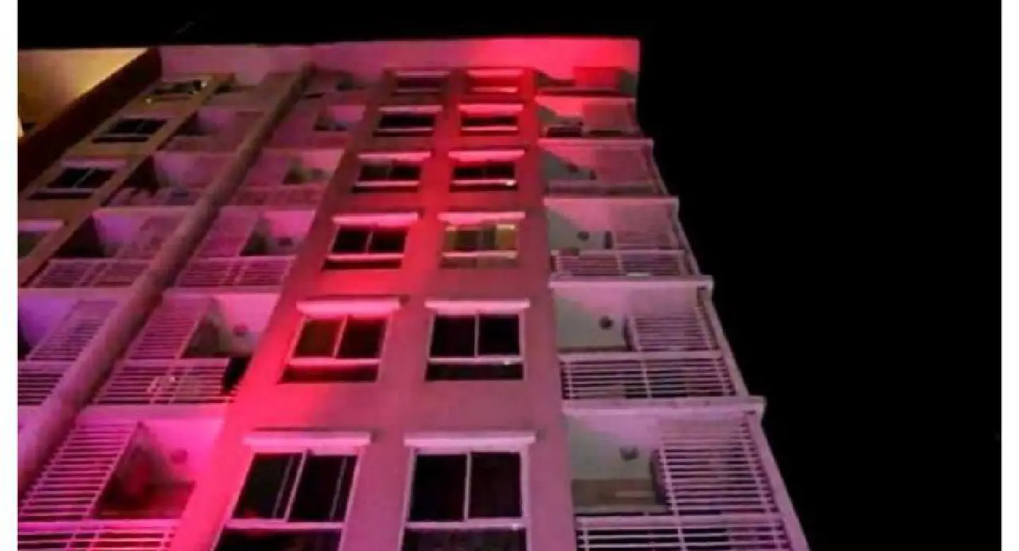 University student falls to death from Pathum Thani boarding house University student falls to death from Pathum Thani boarding house