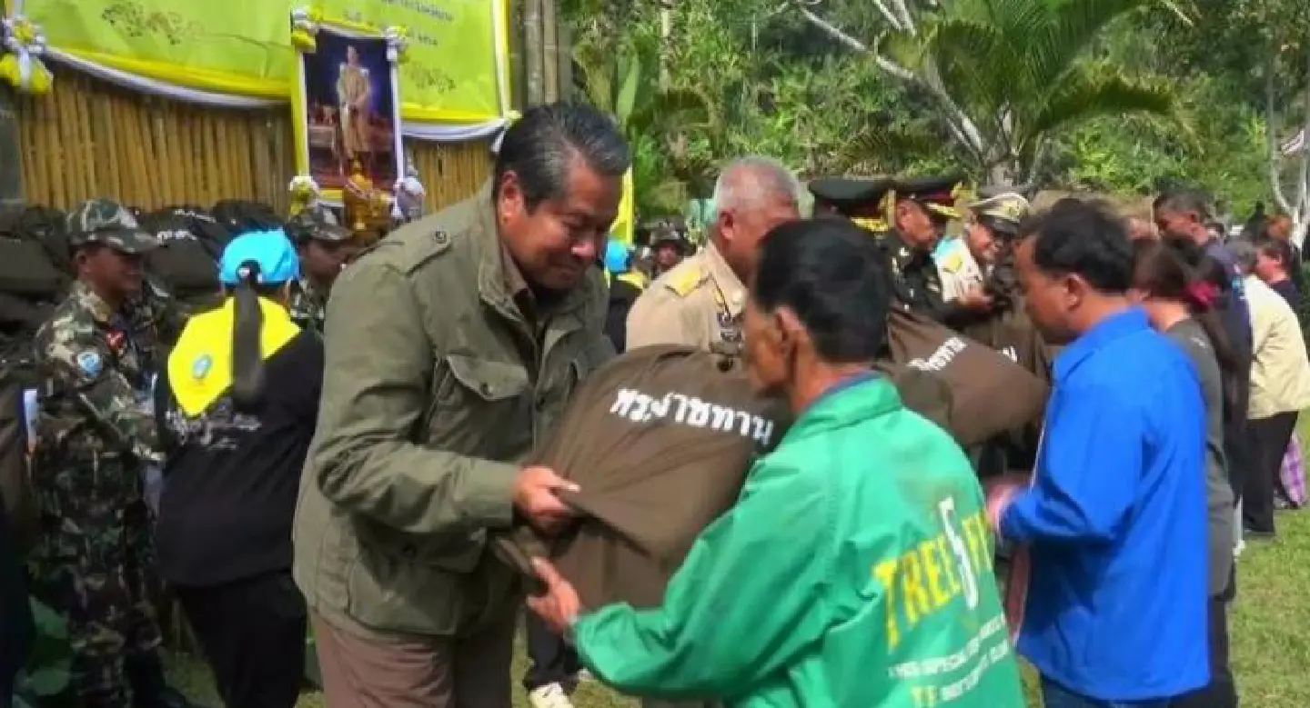 King sends Nan farmers a warm gift King sends Nan farmers a warm gift