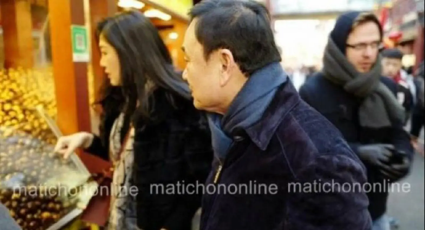 Yingluck and Thaksin spotted shopping in Beijing