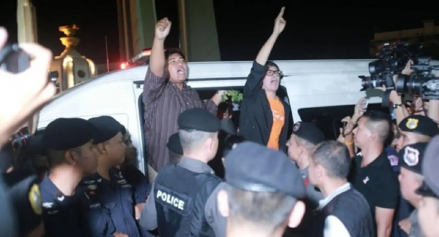 Activists defy junta with pro-election assembly Activists defy junta with pro-election assembly