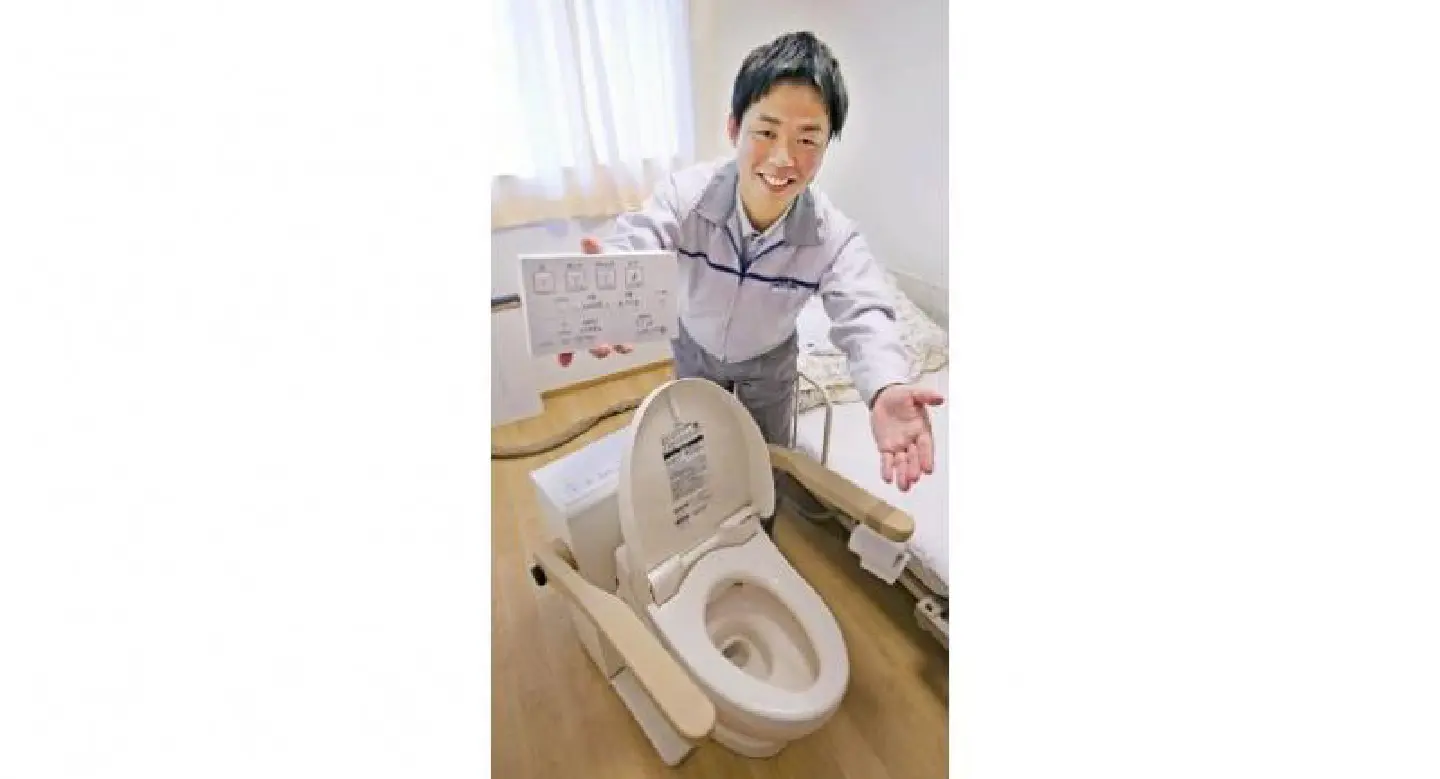 Toto worker creates movable toilet system Toto worker creates movable toilet system