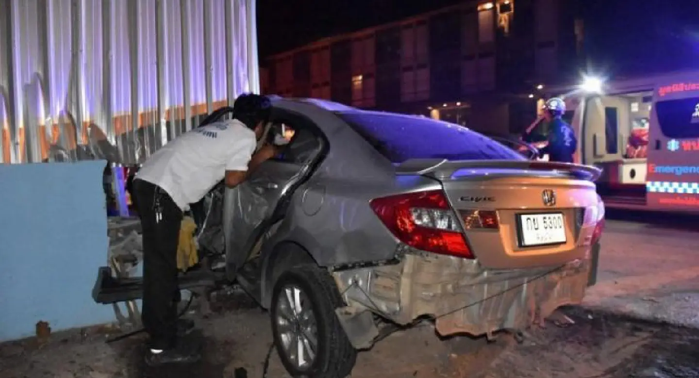 University students hurt in car crash University students hurt in car crash