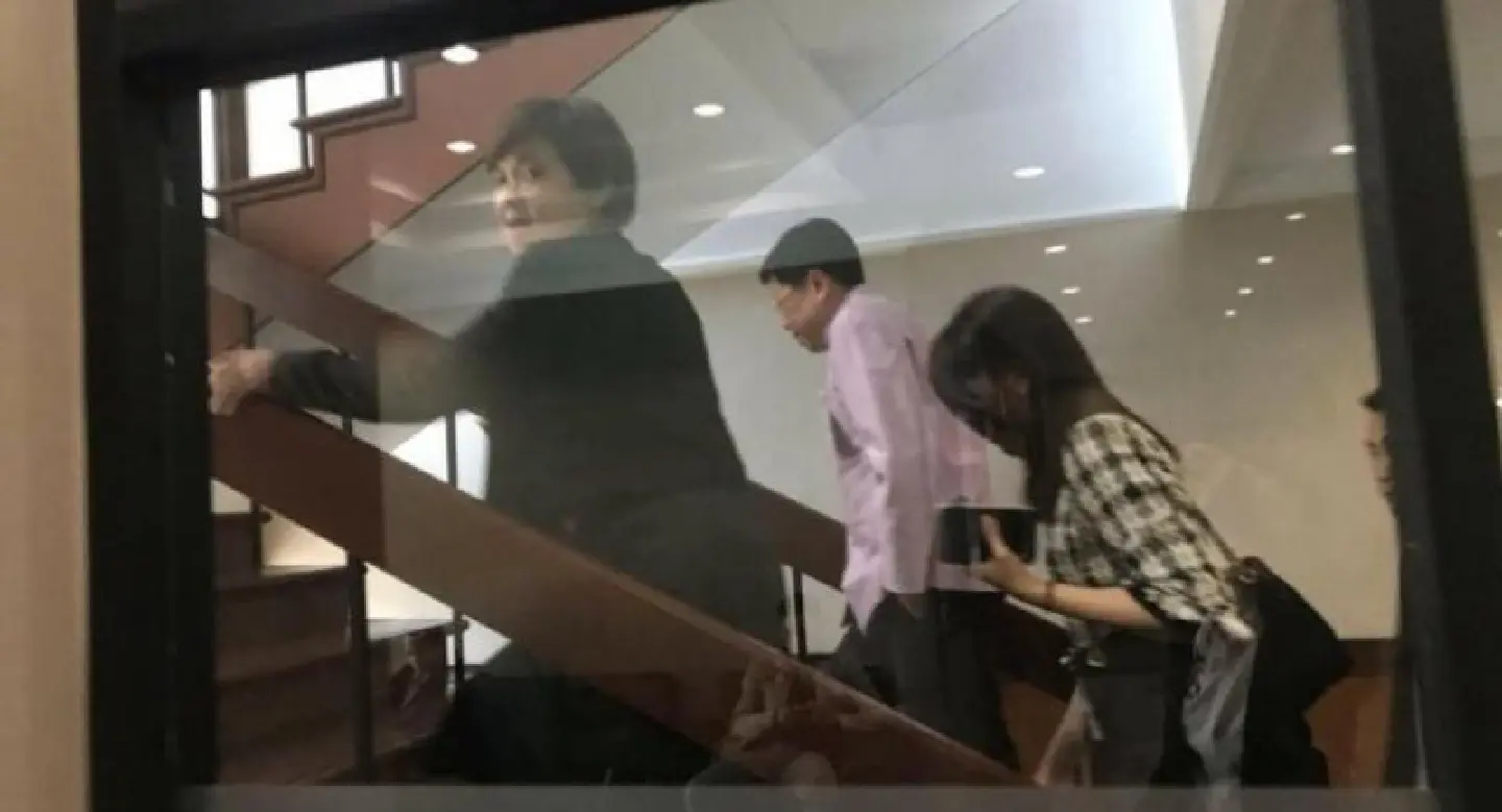 Education minister arrives at Government House to meet PM after apparent criticism of Prawit Education minister arrives at Government House to meet PM after apparent criticism of Prawit