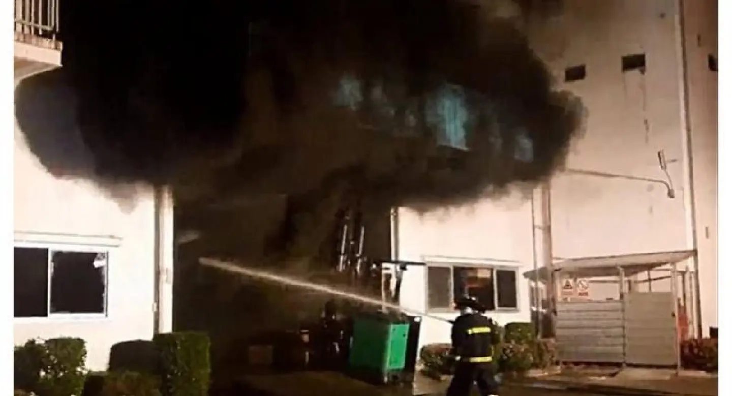 Fire destroys light bulb factory in Samut Prakan Fire destroys light bulb factory in Samut Prakan