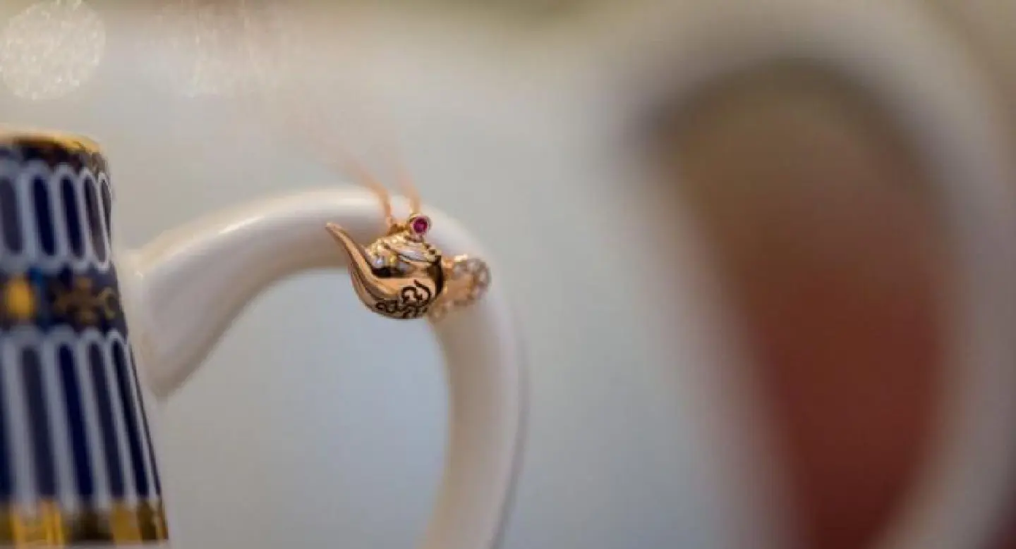 A teapot for the neck
