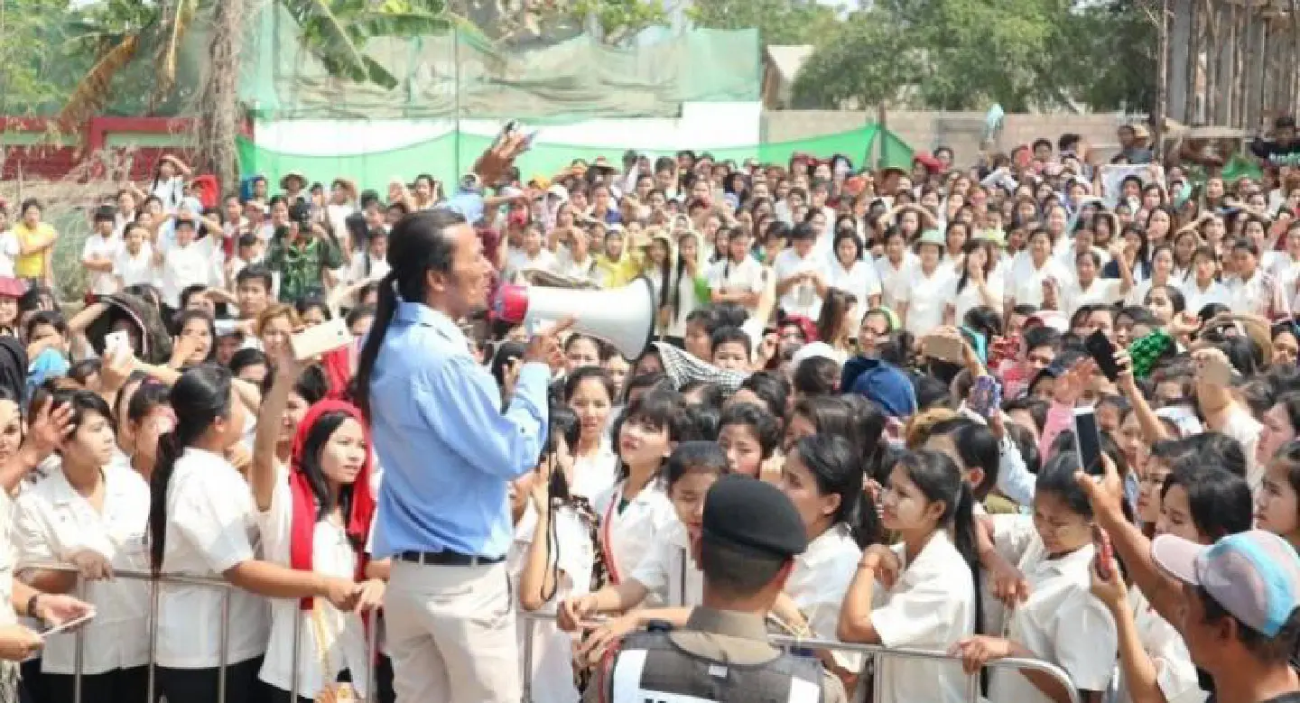 Protesting Myanmar workers strike deal with employers Protesting Myanmar workers strike deal with employers