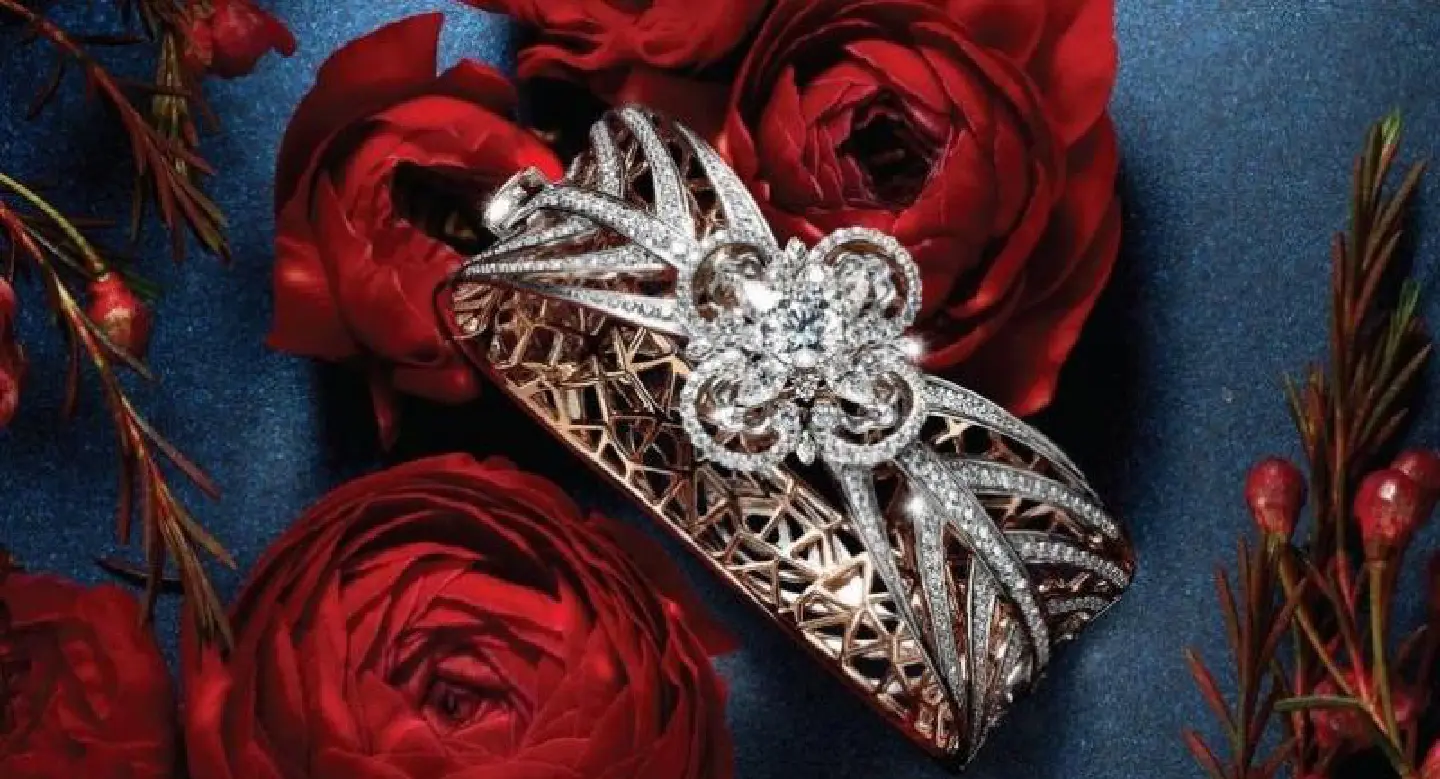 An auspicious diamond flower for every need