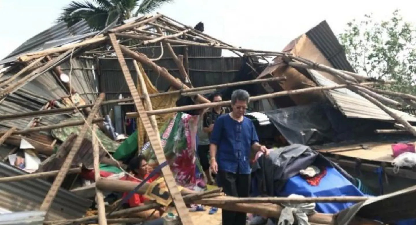 Storm leaves temple, 200 homes damaged in Phitsanulok Storm leaves temple, 200 homes damaged in Phitsanulok