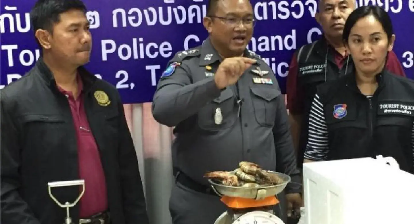 Tourists forced to shell out excessive prices for prawns in Phuket Tourists forced to shell out excessive prices for prawns in Phuket