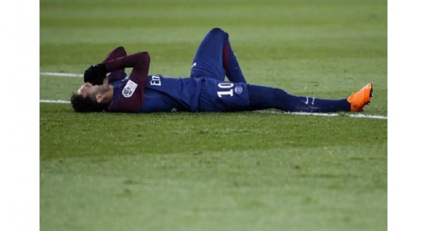 Neymar suffers fractured metatarsal, serious doubt to face Real Neymar suffers fractured metatarsal, serious doubt to face Real