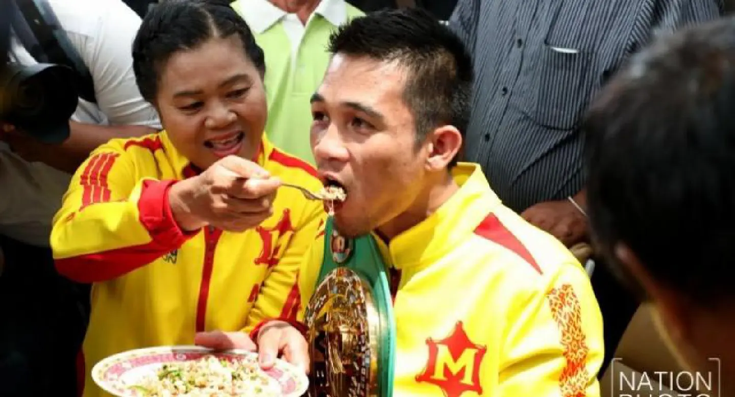 Srisaket gets hero’s welcome at homeland Srisaket gets hero’s welcome at homeland