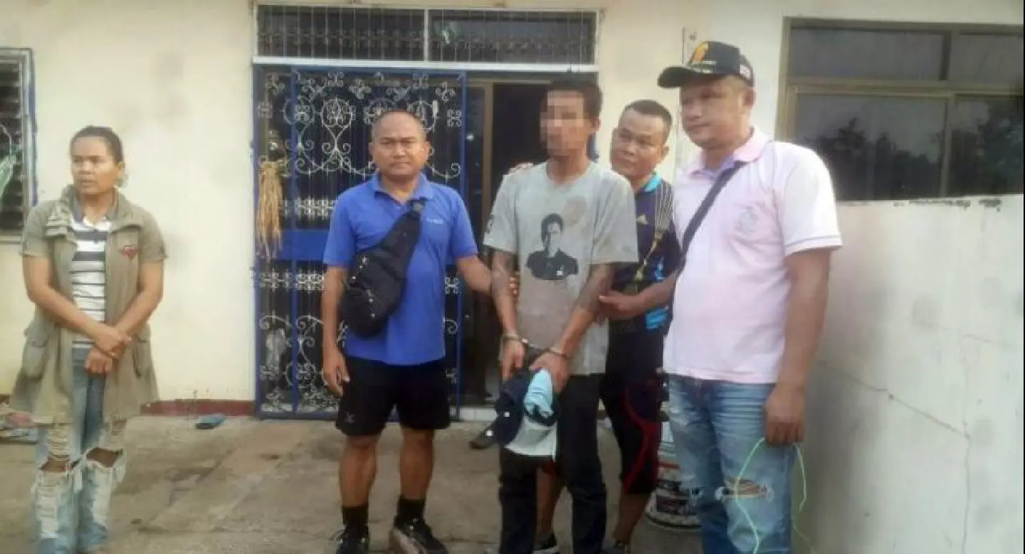 Facebook Live drama ends after man threatens his own son with knife Facebook Live drama ends after man threatens his own son with knife