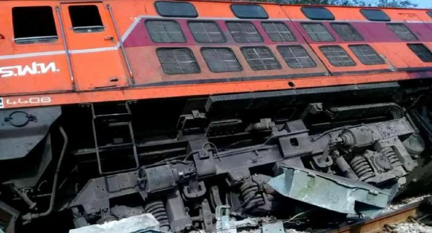Train derails in Trang at construction site Train derails in Trang at construction site