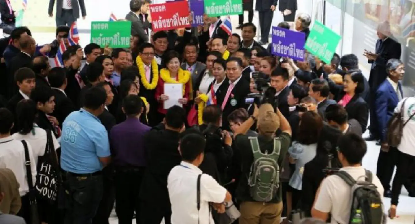 Massive turnout as groups seek to register new parties