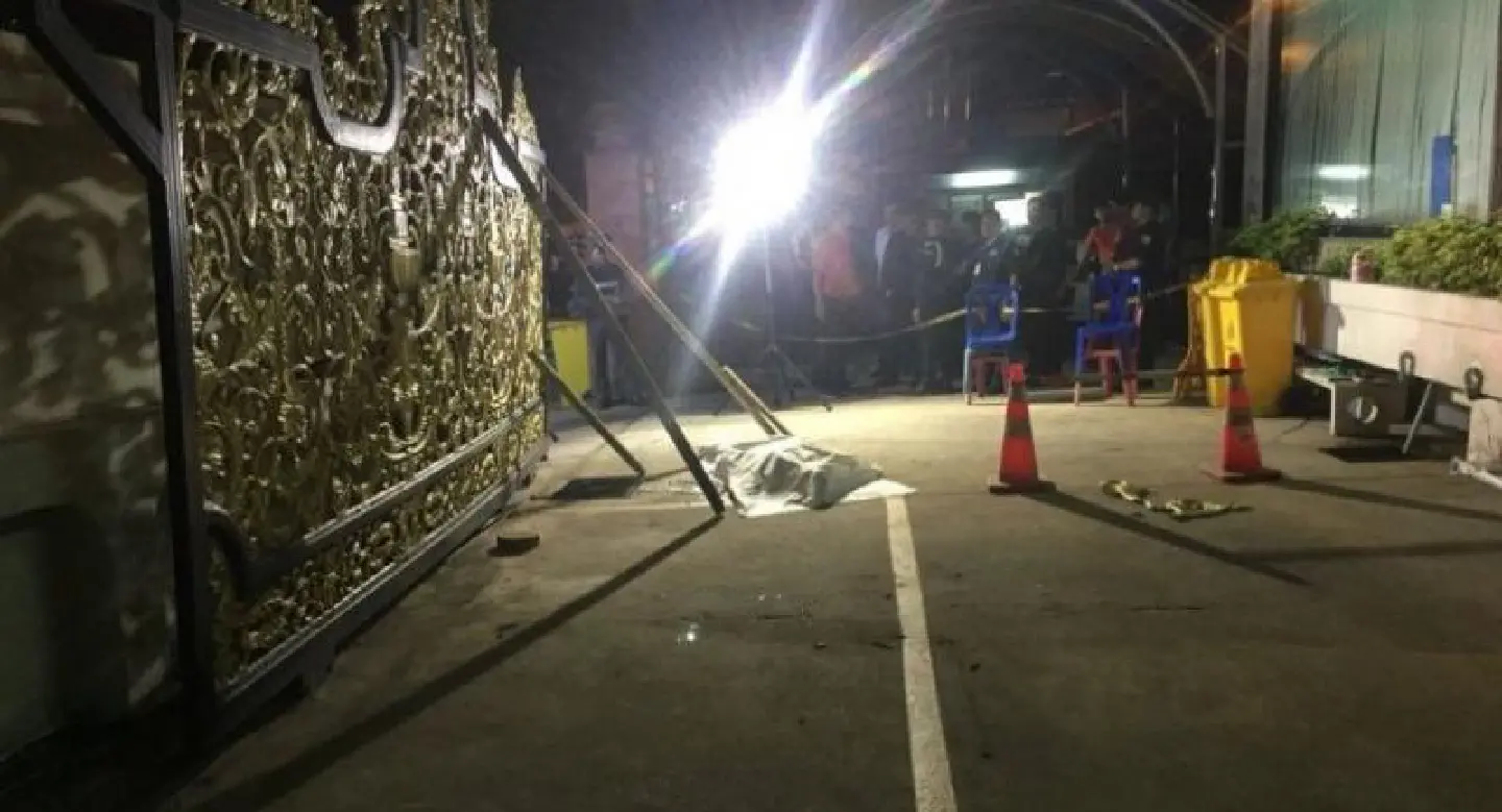 Security officer killed by sliding gate Security officer killed by sliding gate