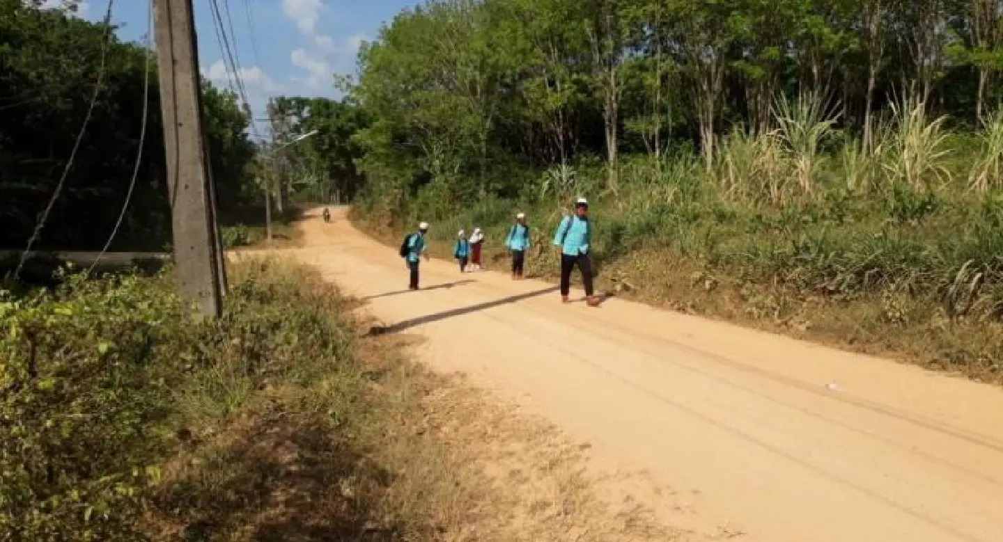 Koh Lanta Noi’s dusty road Koh Lanta Noi’s dusty road