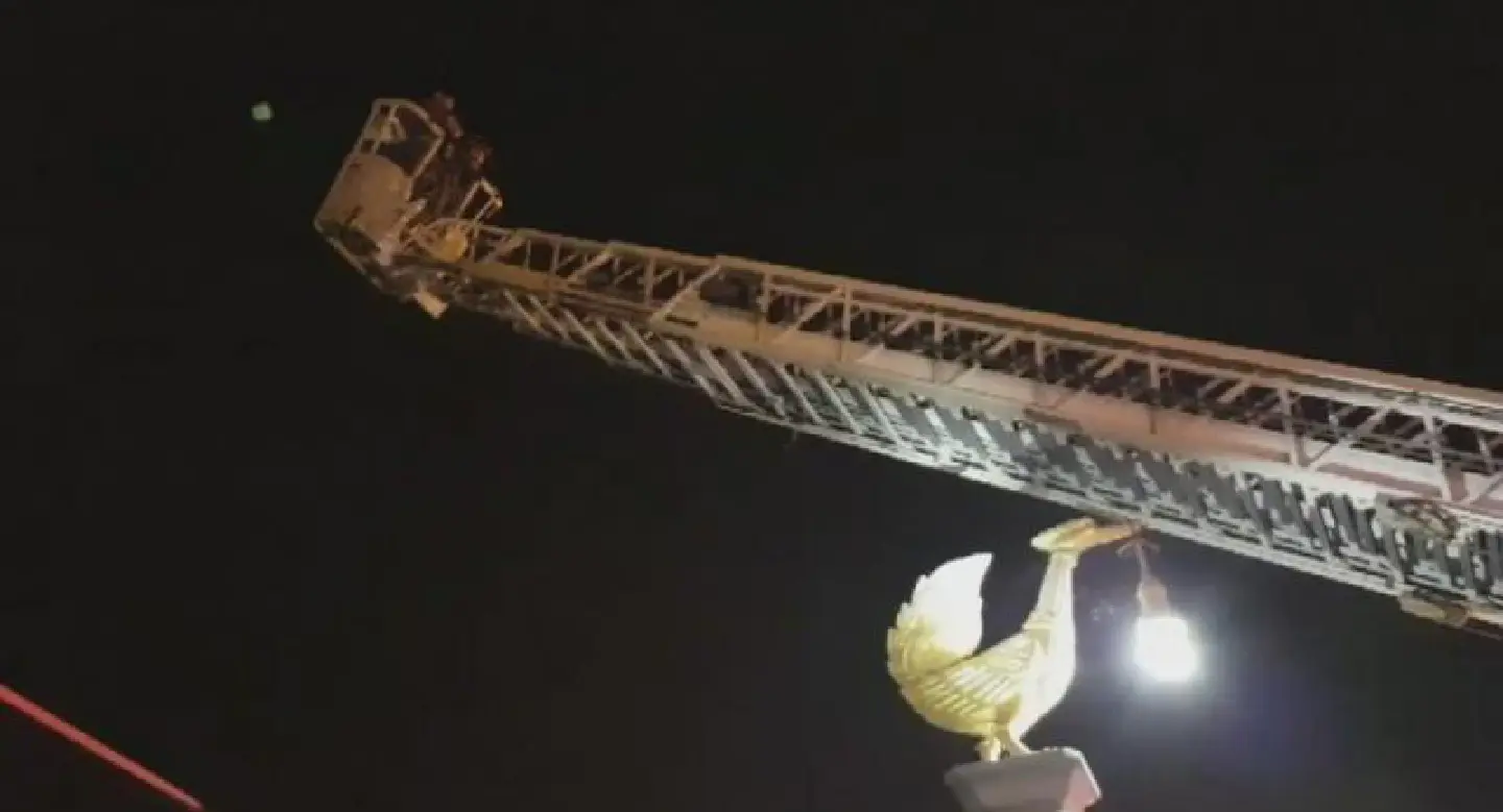 Suicidal woman rescued after jumping from Phitsanulok bridge Suicidal woman rescued after jumping from Phitsanulok bridge