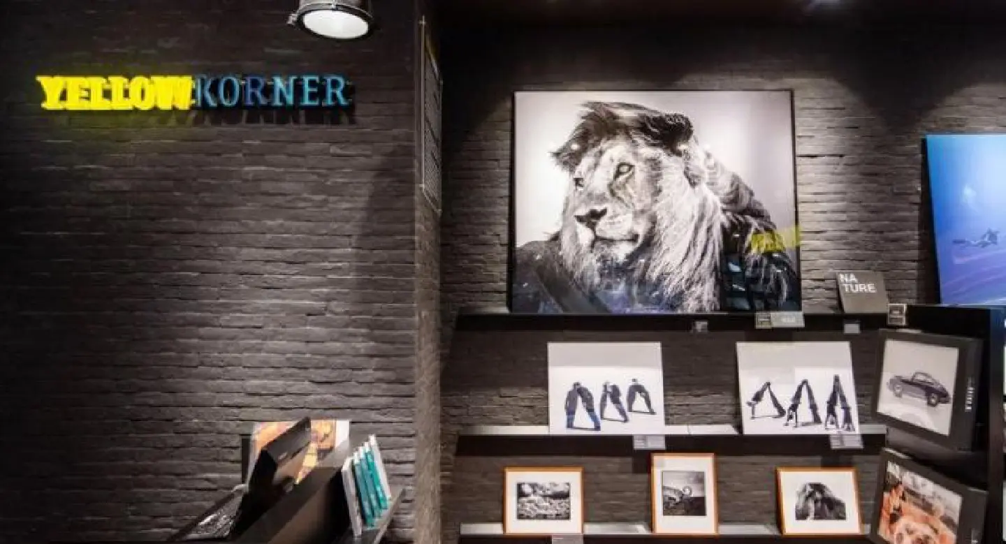 Your wall wants a photo? See YellowKorner Your wall wants a photo? See YellowKorner