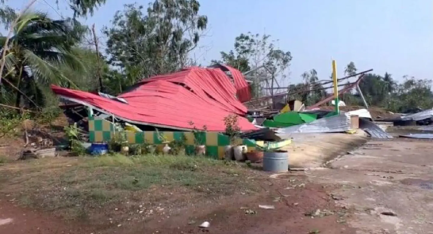 200 houses damaged by thunderstorm in Kamphaeng Phet 200 houses damaged by thunderstorm in Kamphaeng Phet