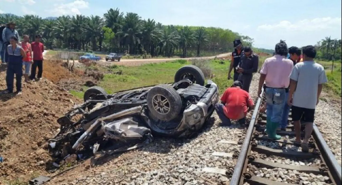 Four killed when pickup hit by train Surat Thani Four killed when pickup hit by train Surat Thani