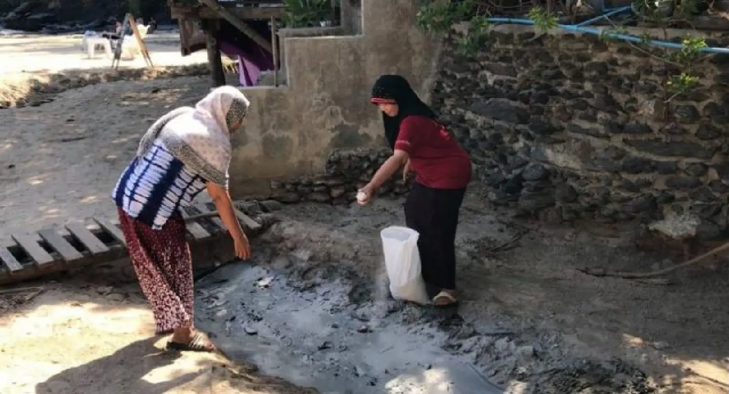 Govt called on to fix polluted Krabi beach Govt called on to fix polluted Krabi beach