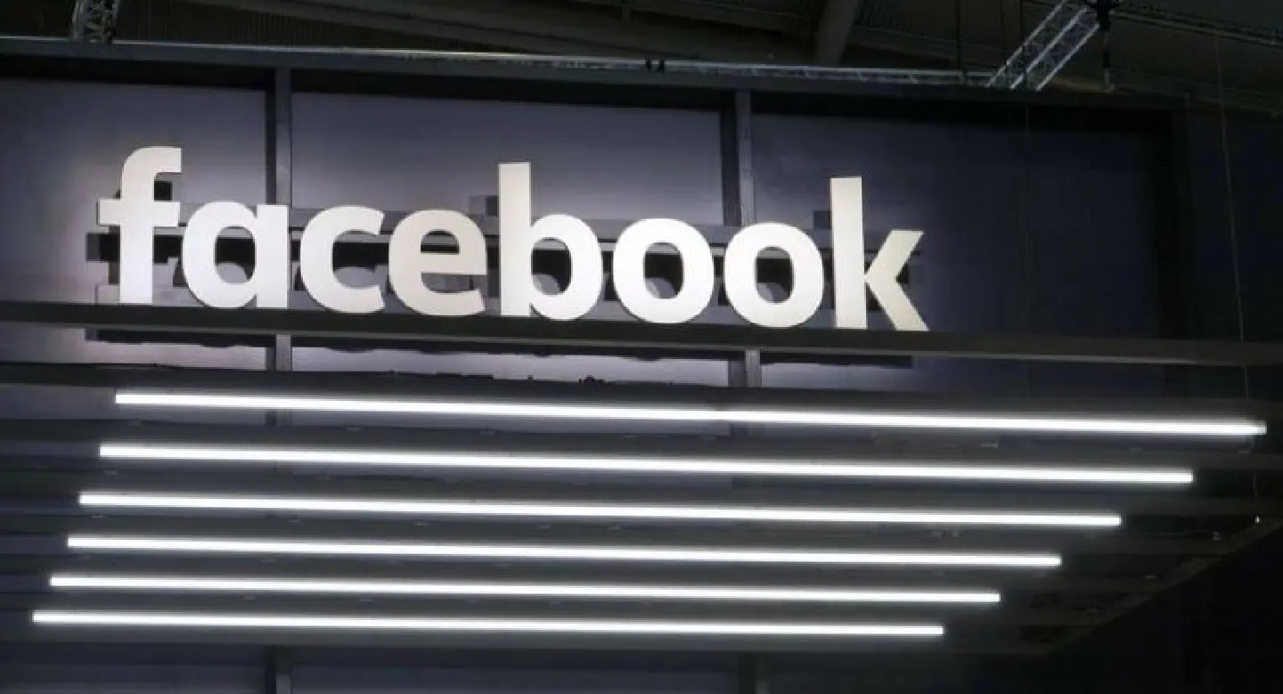 Facebook moves ahead on music with last major label deal Facebook moves ahead on music with last major label deal