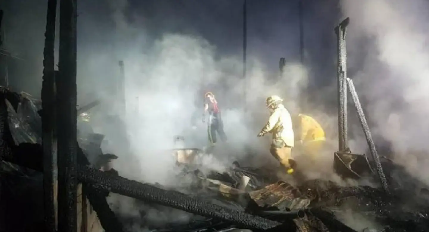 Fire damages century-old Ayutthaya houses Fire damages century-old Ayutthaya houses