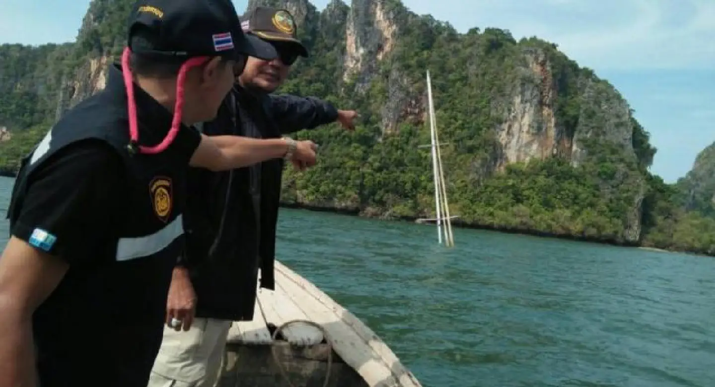 Yacht sinks off Railay Beach