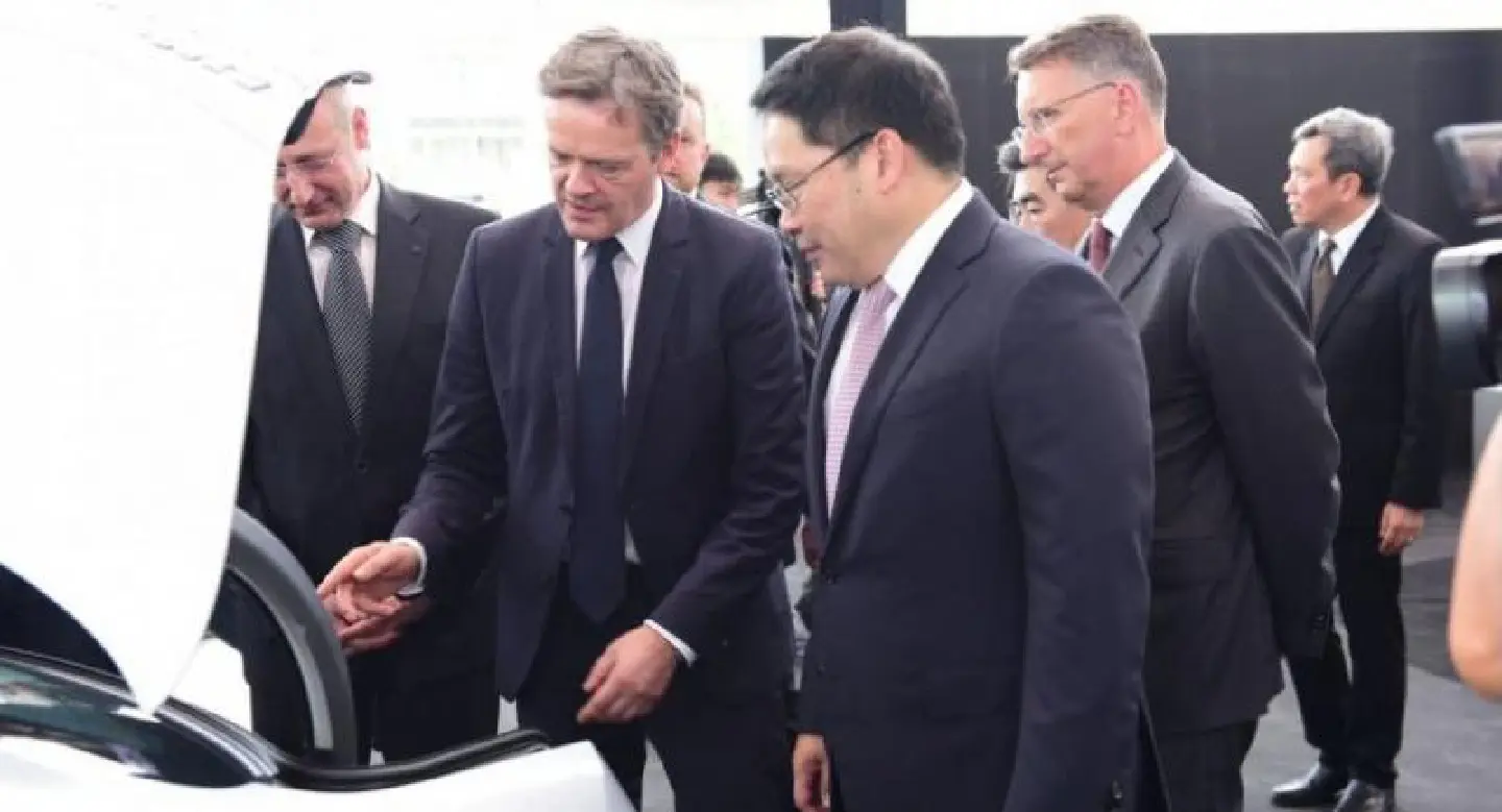 Mercedes plans hi-tech boost to plant Mercedes plans hi-tech boost to plant