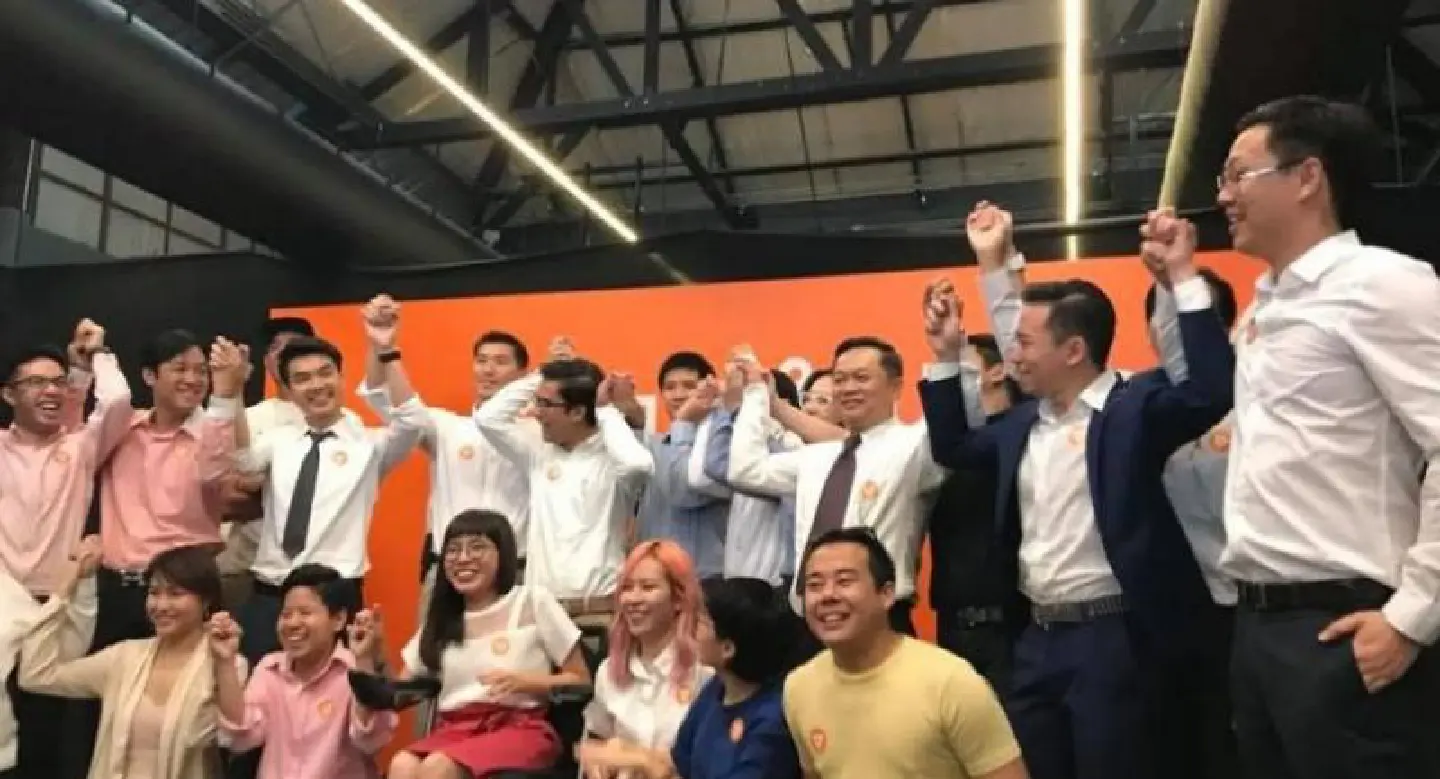 Thanathorn pledges to tackle ‘semi-monopolistic’ economy at party launch Thanathorn pledges to tackle ‘semi-monopolistic’ economy at party launch