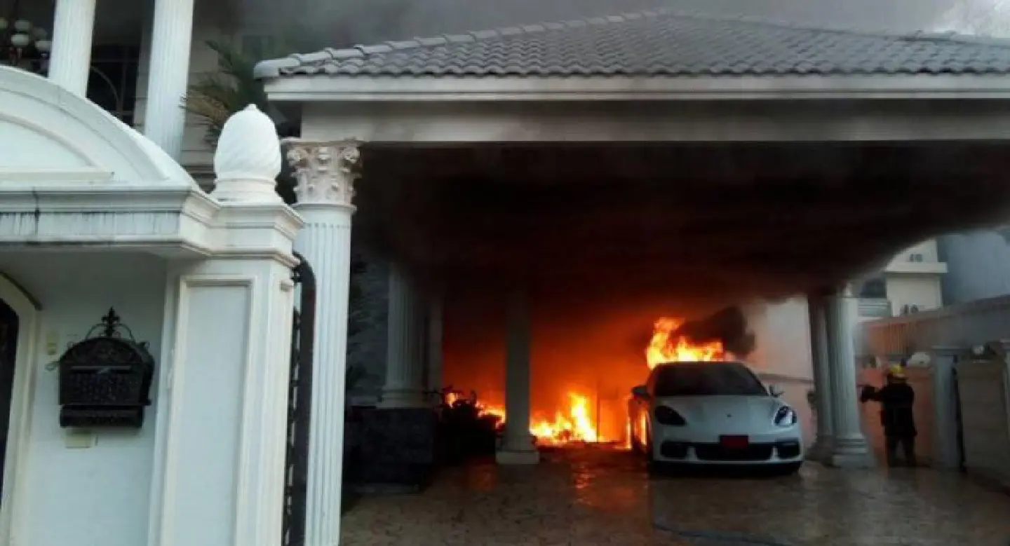 Porsche Panamera goes up in flames during battery charge